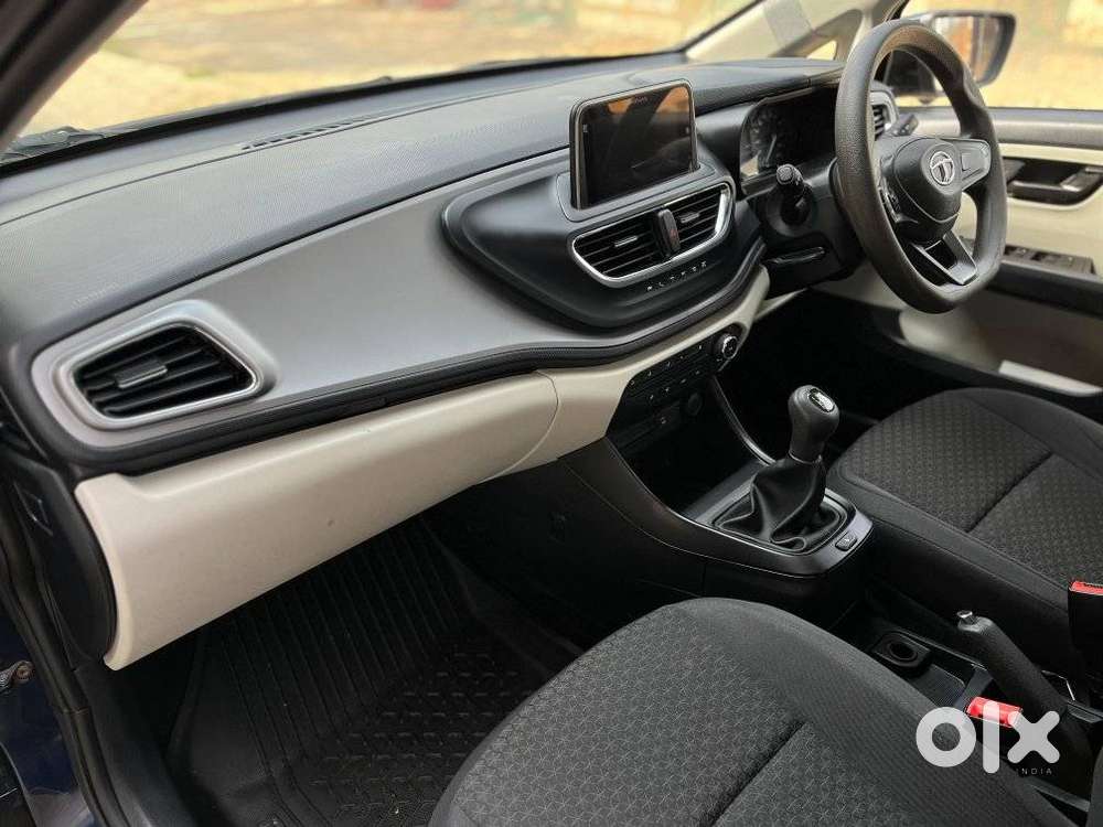Tata Altroz 1.2 Xm Plus, 2023, Petrol
