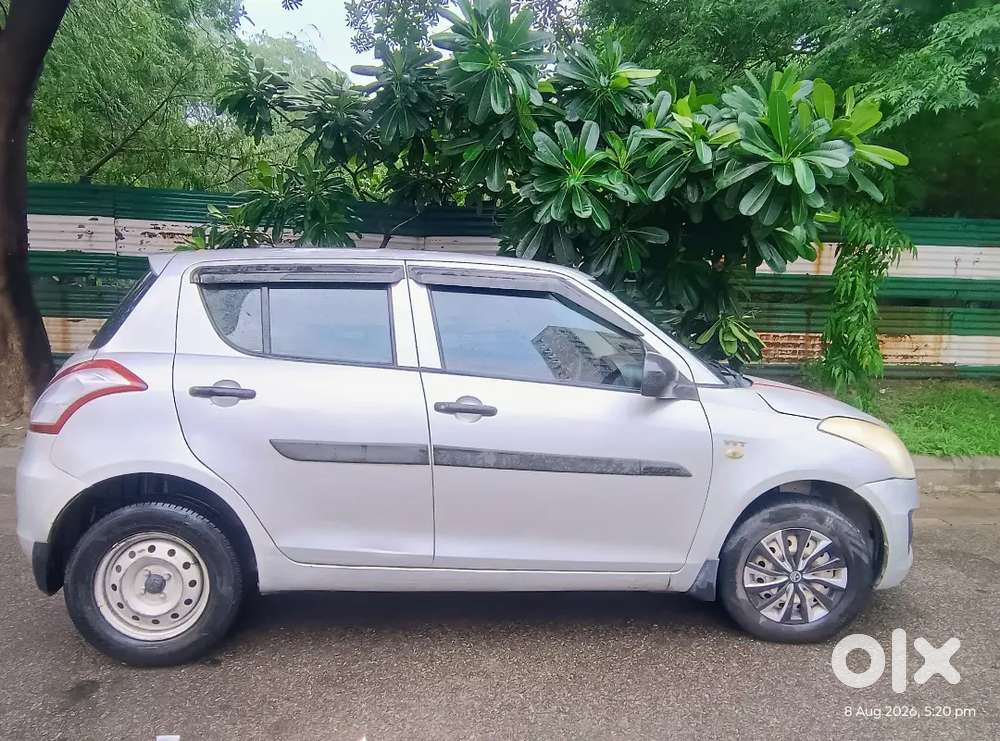 Maruti Suzuki Swift 1.2 Lxi 2012