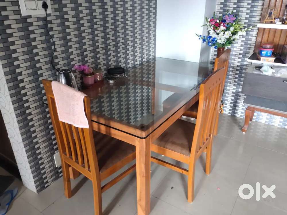 6 seater dinning Table