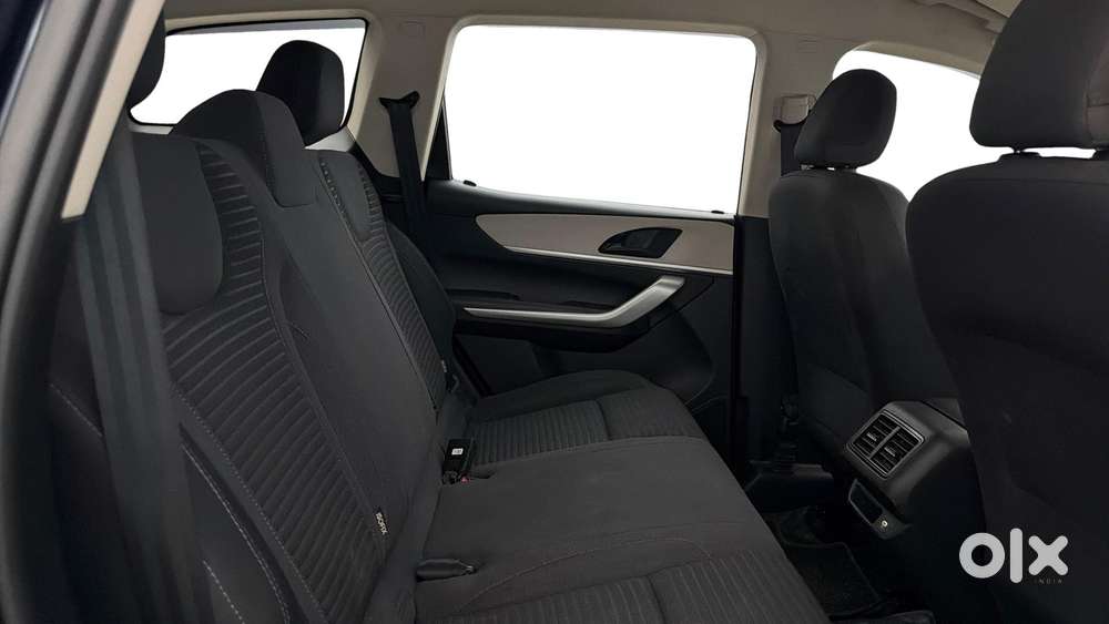Mahindra Xuv700 2.2 Ax 3 Diesel At 5 Str, 2022, Petrol