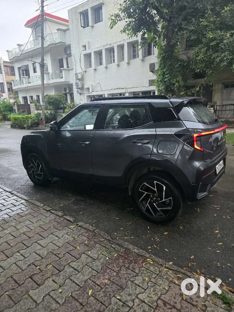 Mahindra Xuv300 Ax5 2024