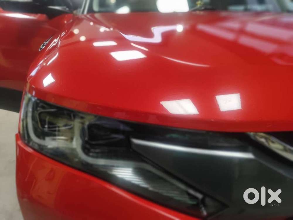 2023 Maruti Brezza 1.5 Zxi Dual Tone (red And Black)