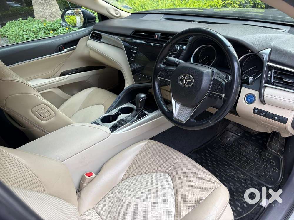 Toyota Camry Hybrid, 2019