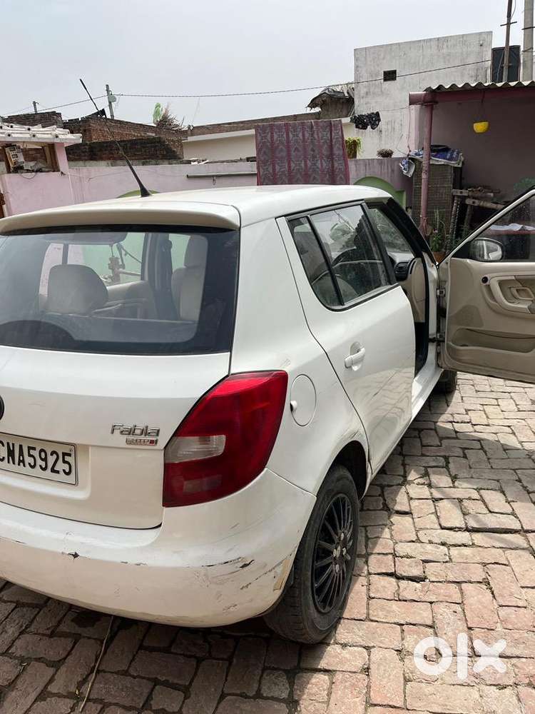 Skoda Fabia 2011 Petrol 75000 Km Driven
