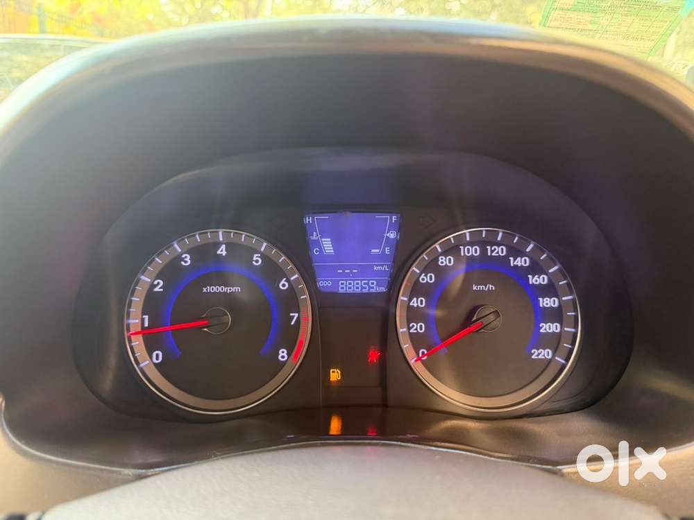 Hyundai Verna Fluidic Petrol 1.6 Vtvt Sx (2012)