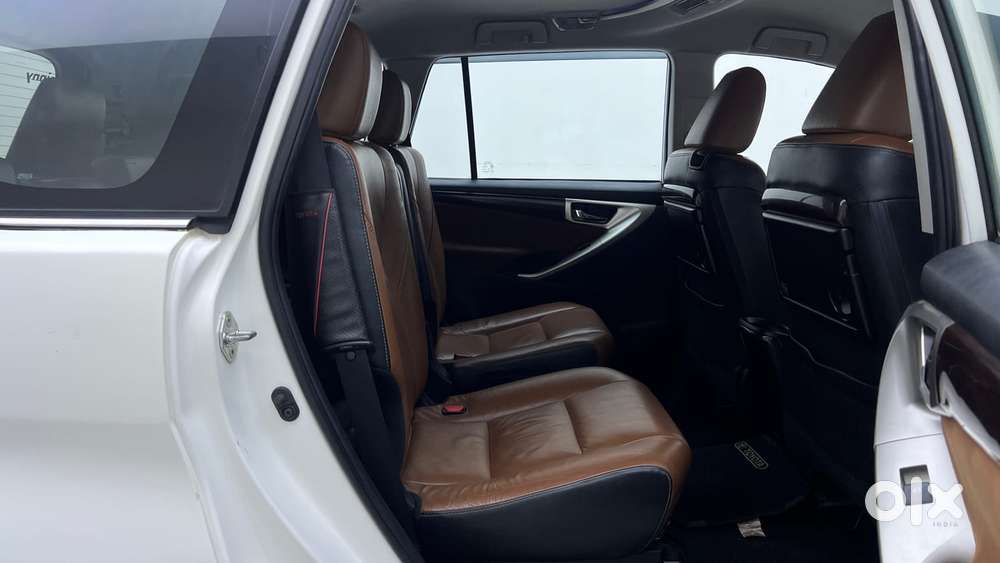 Toyota Innova Crysta 2.8 Zx At 7 Seater, 2016, Diesel