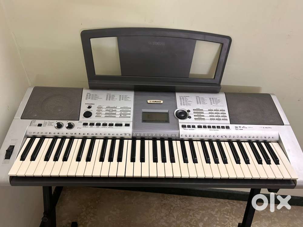 Yamaha PSR-I425 61-Key Keyboard with Stand & Adapter