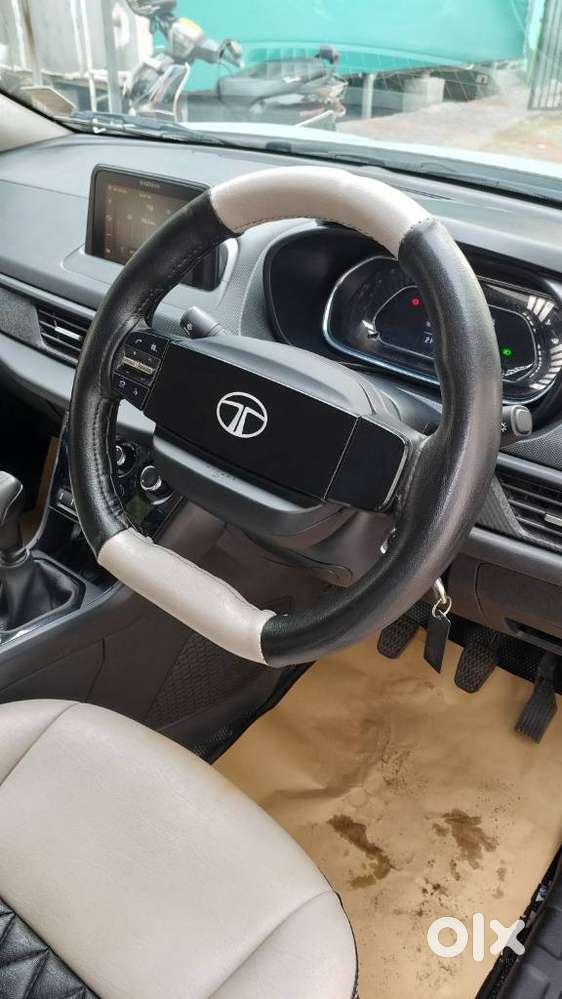 Tata Nexon, 2025, Petrol