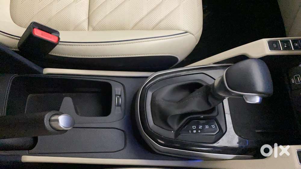 Kia Carens 1.4 Luxury Plus Dct 7 Str, 2022, Petrol