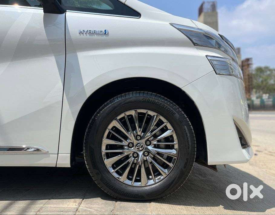 Toyota Vellfire 2.5 Executive Lounge, 2022, Petrol