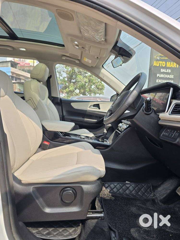 Mahindra Xuv700 2.0 Ax 7 Petrol At Luxury Pack Str, 2023, Petrol