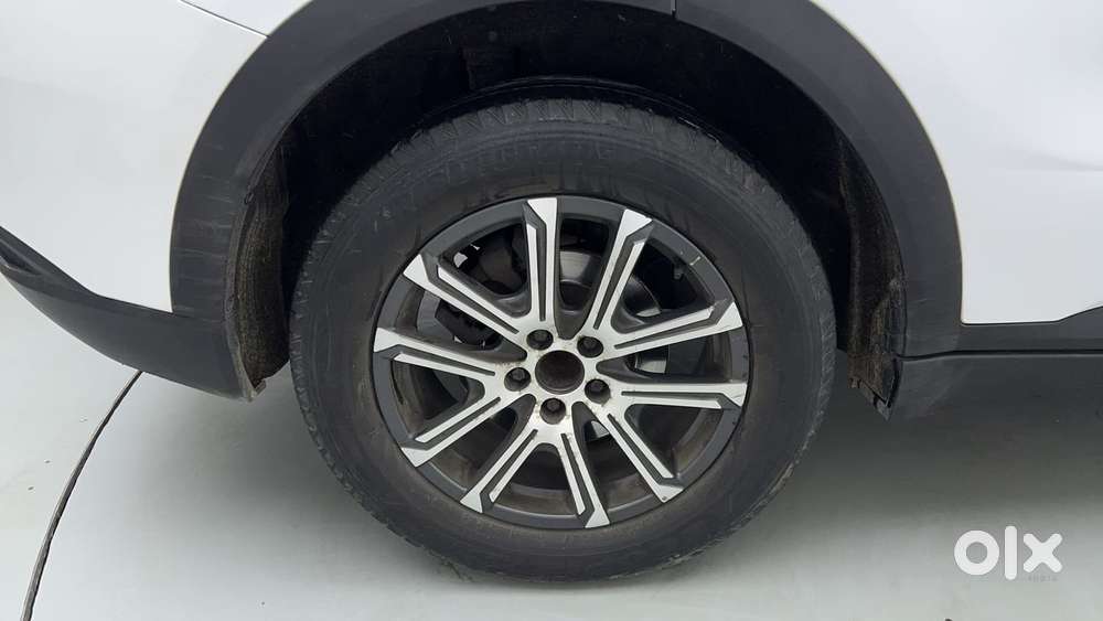 Mahindra Xuv700 2.0 Ax 7 Petrol At Str, 2022, Petrol