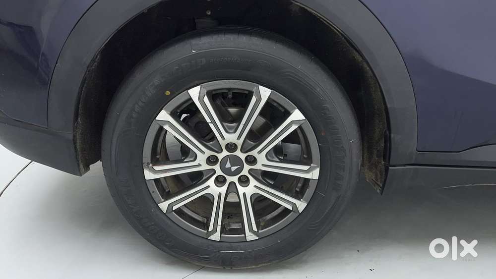 Mahindra Xuv700 2.2 Ax 7 Diesel At Luxury Pack Str Awd, 2022, Diesel