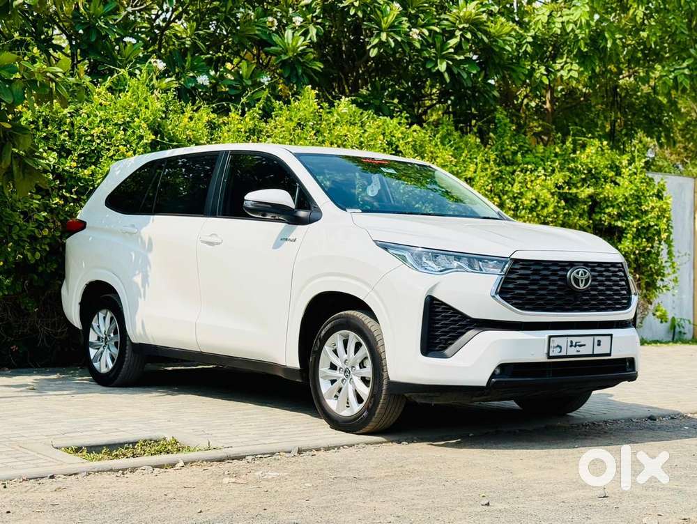 Toyota Innova Hycross 2.0 Vx (o) Hybrid 8 Str, 2024, Petrol