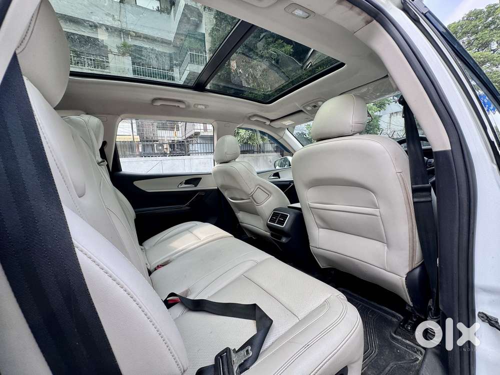 Mahindra Xuv700 2.0 Ax 7 Petrol Mt Str, 2022, Petrol