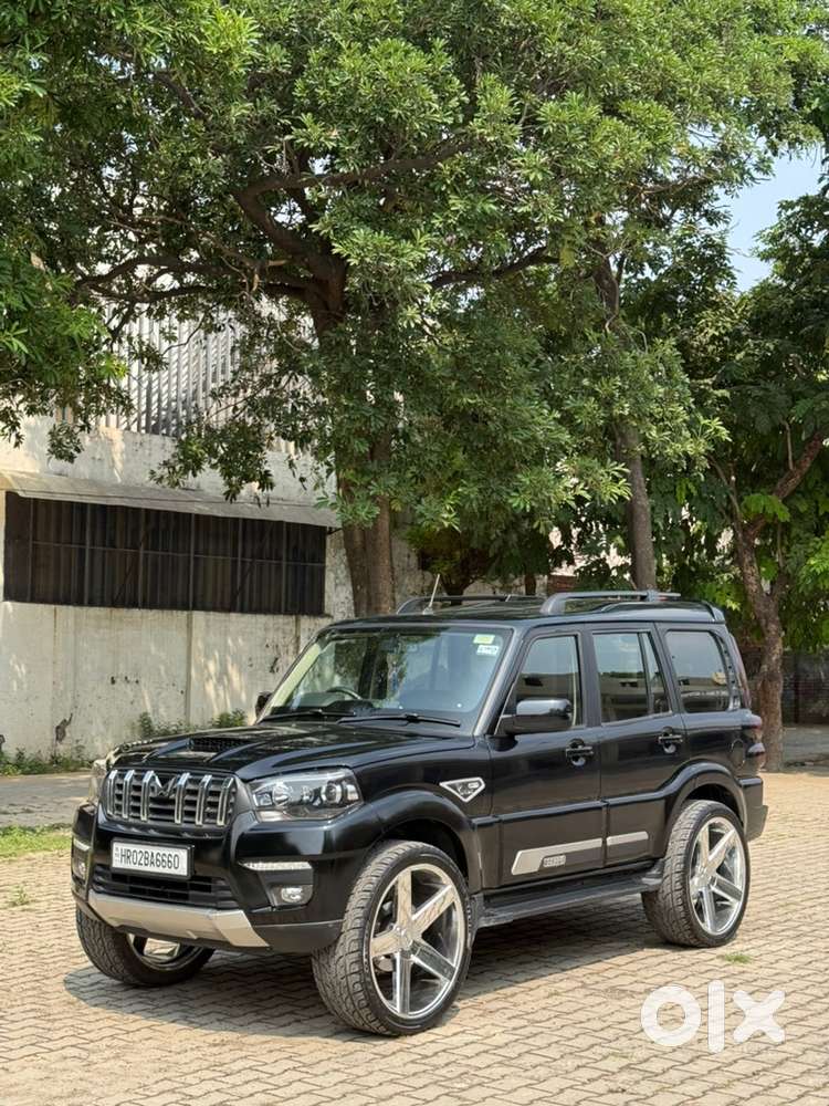 Scorpio Classic S11 2025 Captain Seat 24inch Alloy Tyre 14500km Driven