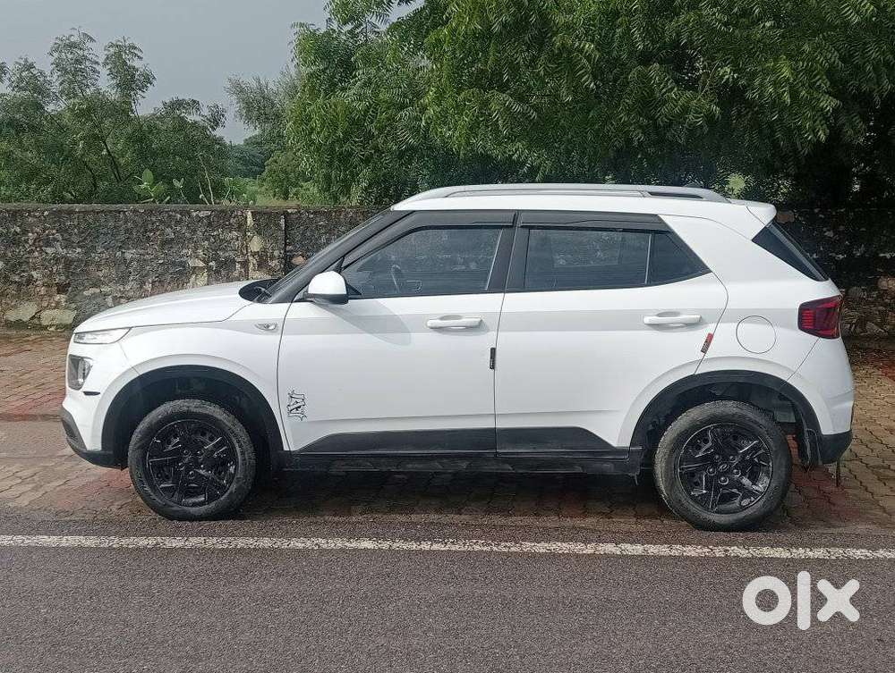 Hyundai Venue S 1.2 Petrol, 2022