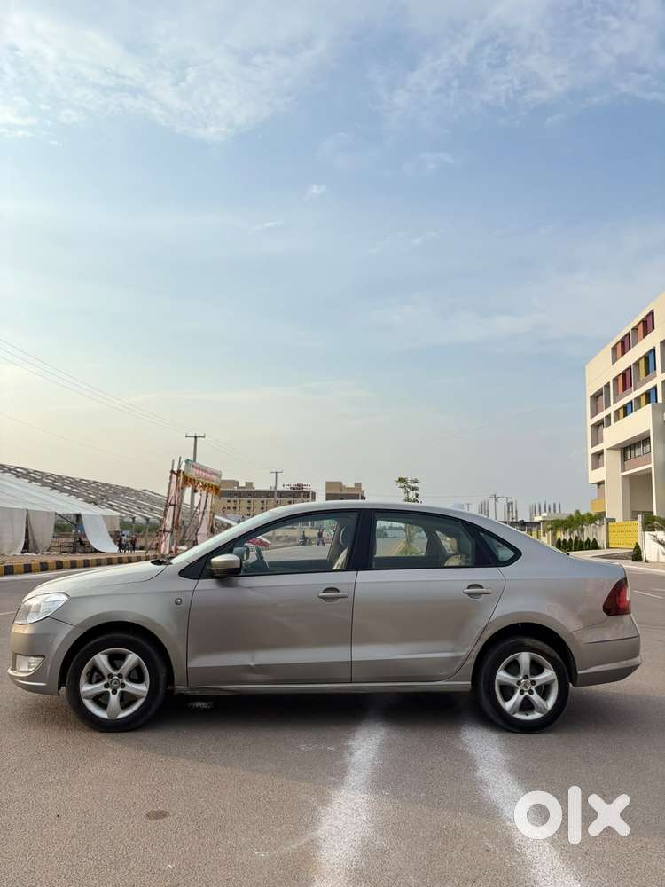 Skoda Rapid 1.5 Elegance Tdi Mt, 2013, Diesel