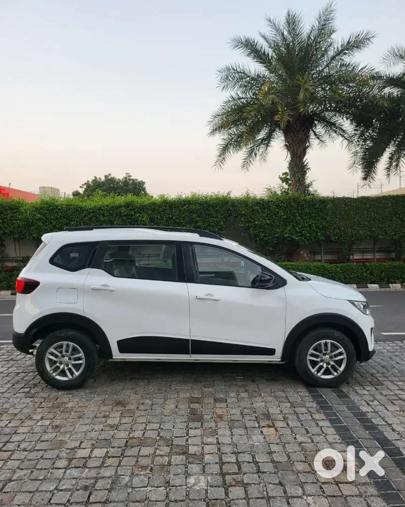 Renault Triber 2022 Showroom Condition Car