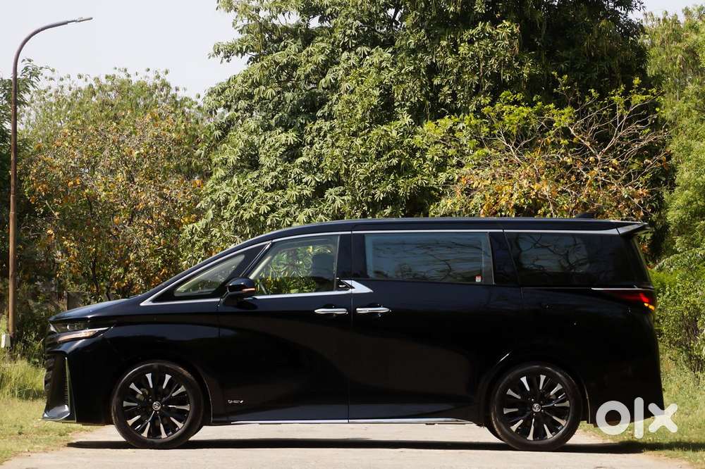 Toyota Vellfire Vip – Executive Lounge, 2025, Petrol