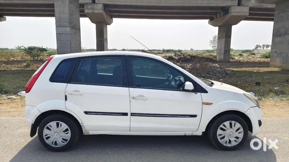 Ford Figo Diamond White Colour  2011