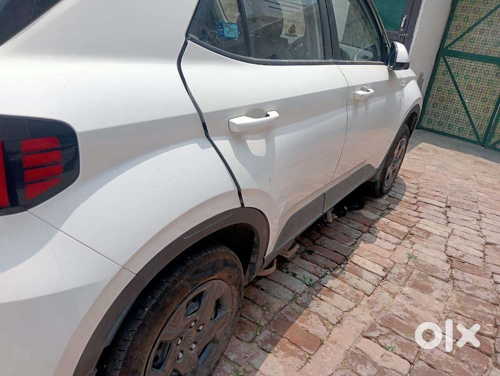 Hyundai Venue Petrol 2024