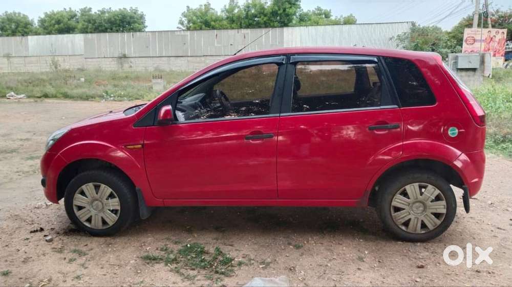 Ford Figo (2011) Red