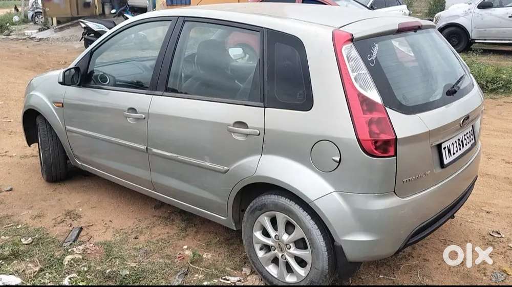 Ford Figo 2011 Petrol 72000 Km Driven - Fully Painted