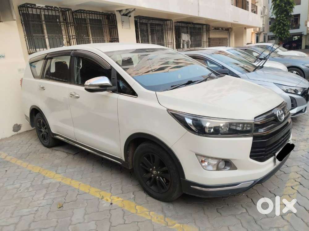 Toyota Innova Crysta 2.8 Touring Sport.