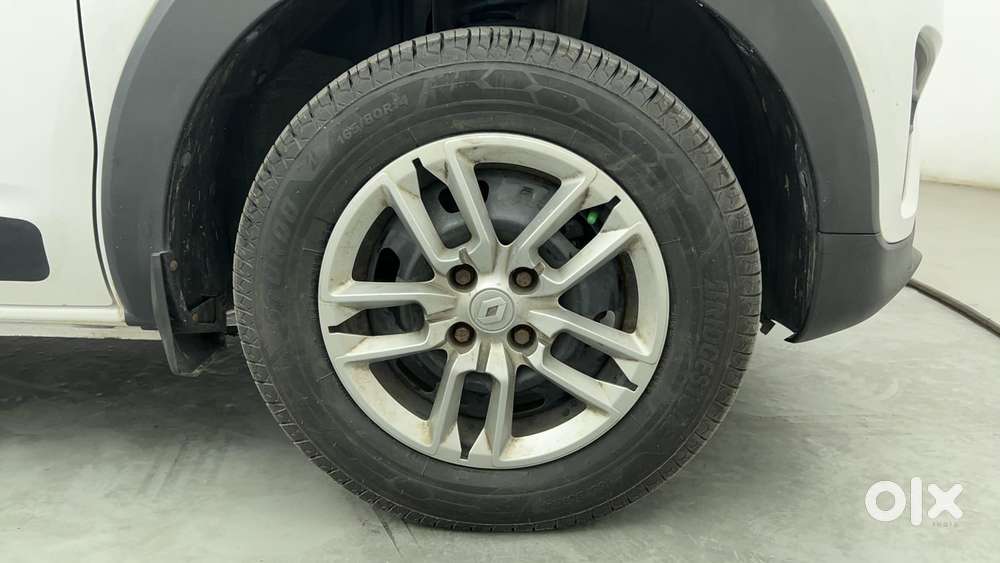 Renault Triber Rxt, 2022, Petrol