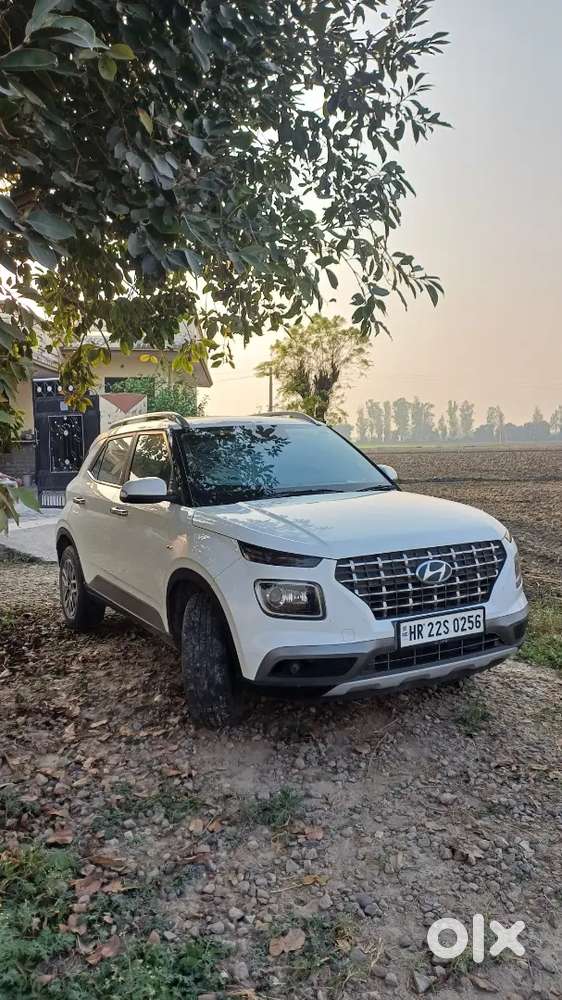 Hyundai Venue 2021 Petrol 45000 Km Driven