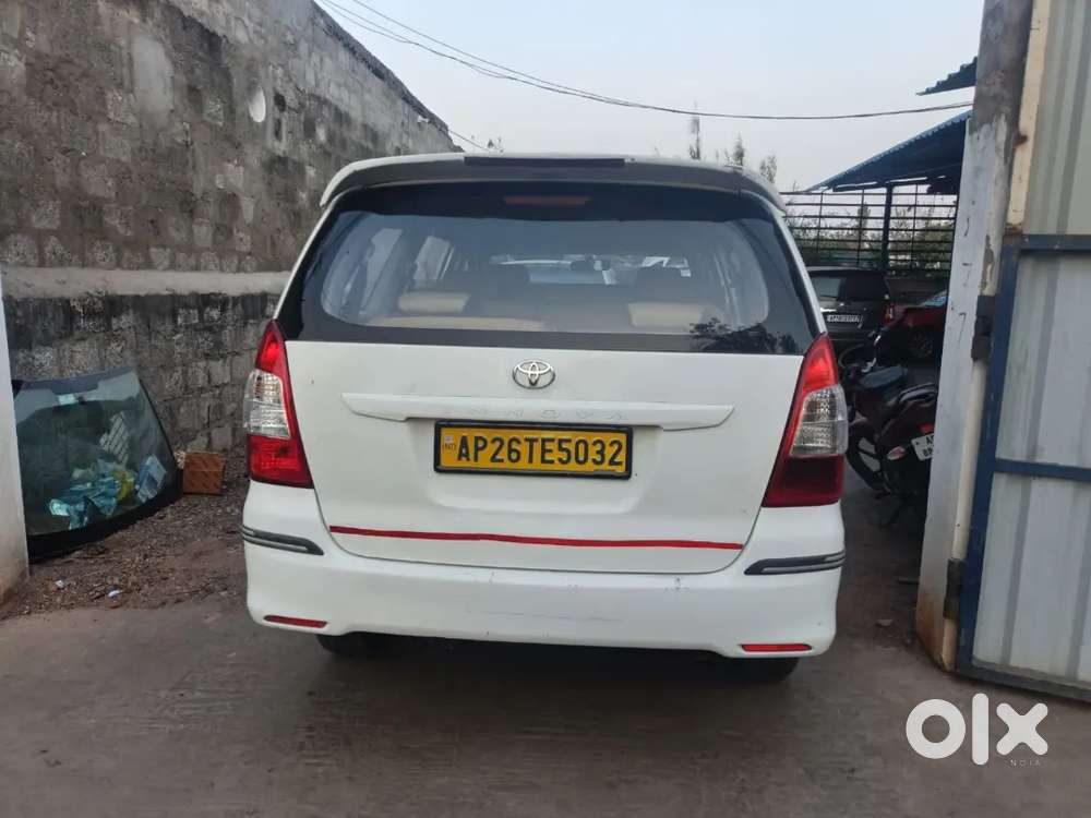 Toyota Innova 2015