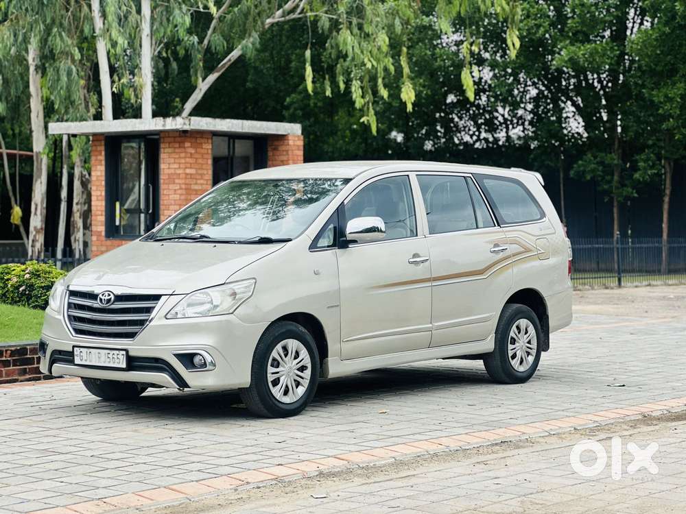 Toyota Innova 2.5 Gx 8 Str Bs-iii, 2015, Diesel