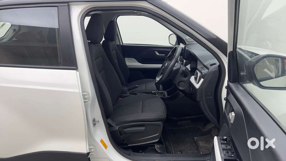 Tata Punch Creative Dual Tone Amt Sunroof, 2025, Petrol
