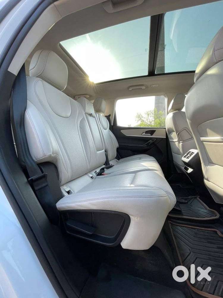 Mahindra Xuv700 2.0 Ax 7 Petrol At Luxury Pack Str, 2024, Petrol