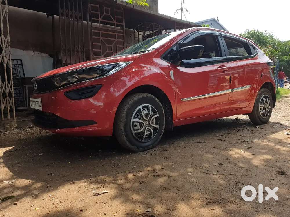 Altroz With Showroom Condition