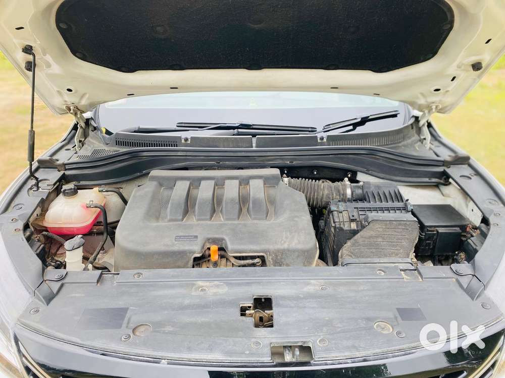 Mahindra Xuv700 2.0 Ax 7 Petrol Mt Str, 2024, Petrol