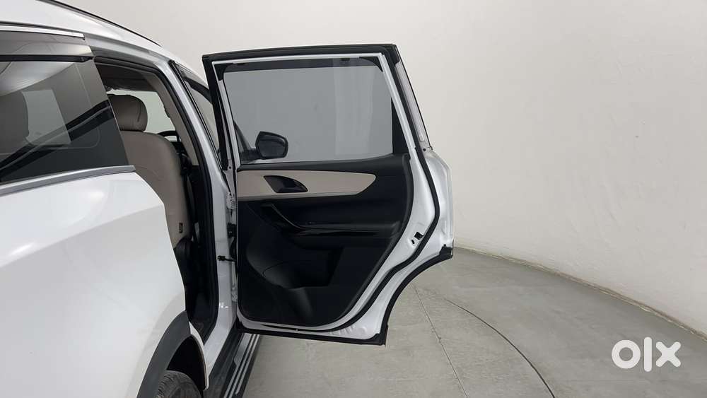 Mahindra Xuv700 2.2 Ax 5 Diesel At 7 Str, 2023, Diesel