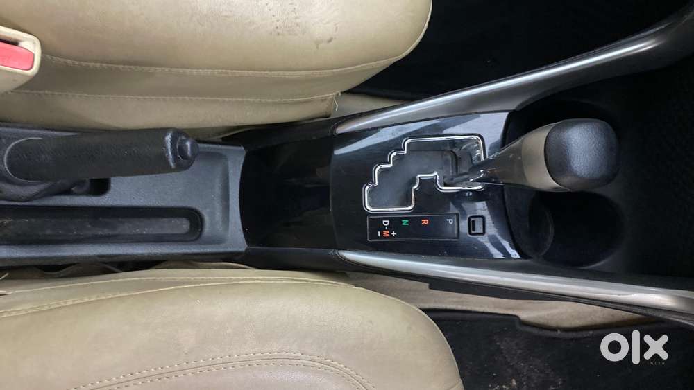 Toyota Yaris V Cvt, 2019, Petrol