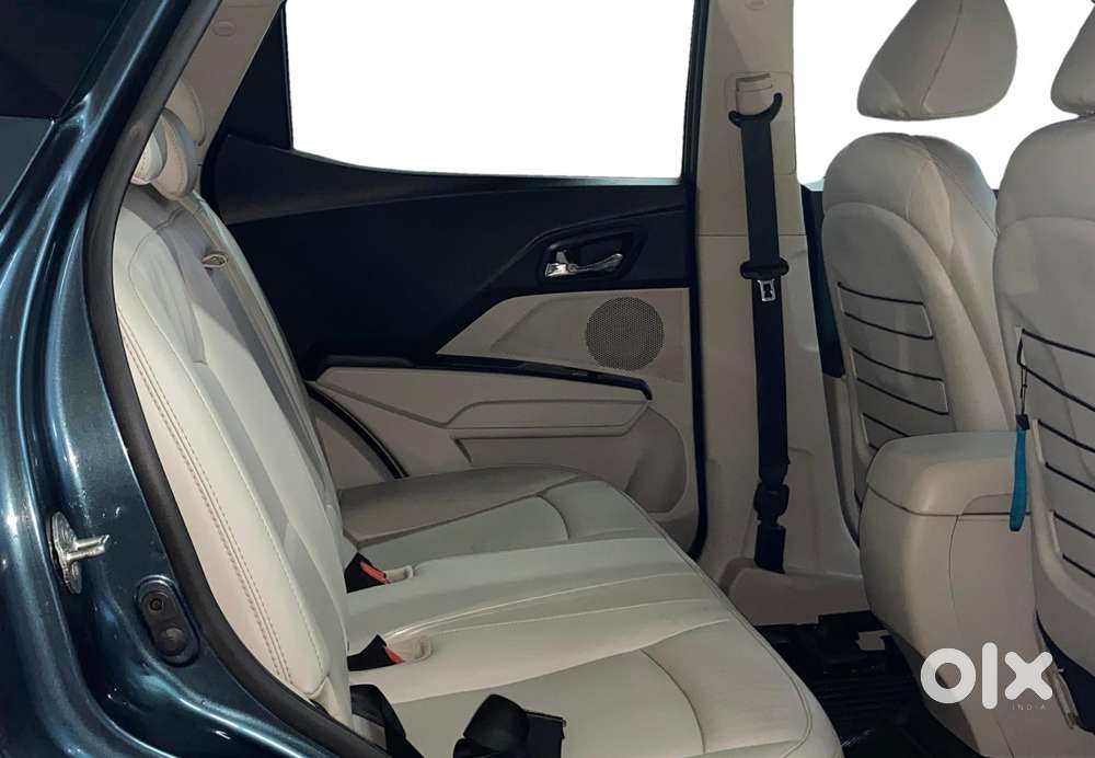 Mahindra Xuv300 1.2 W8 (o) Amt Petrol, 2021, Petrol