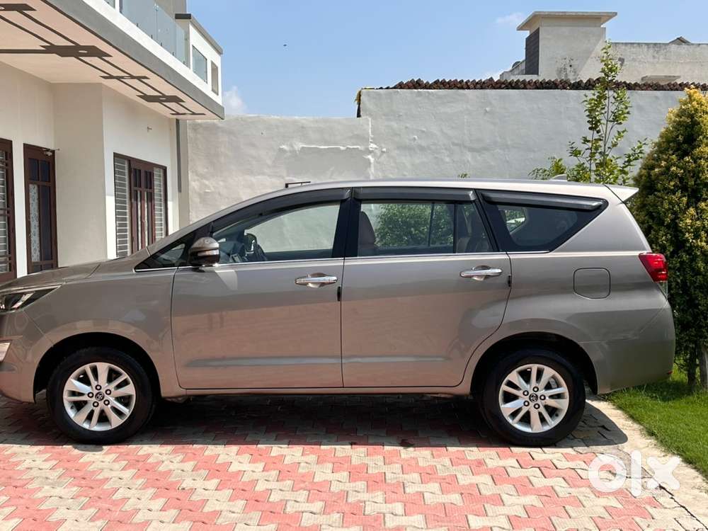 Toyota Innova Crysta 2.4 V 2016 Diesel
