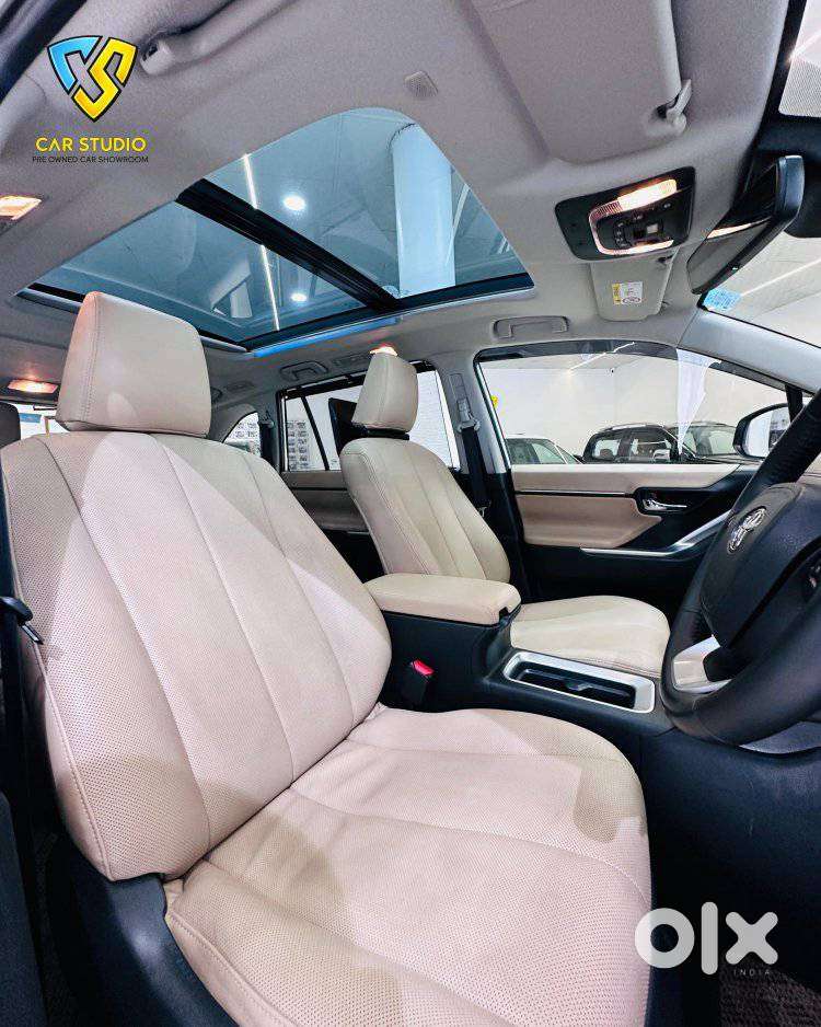 Toyota Innova Hycross 2.0 Zx (o) Hybrid 7 Str, 2024