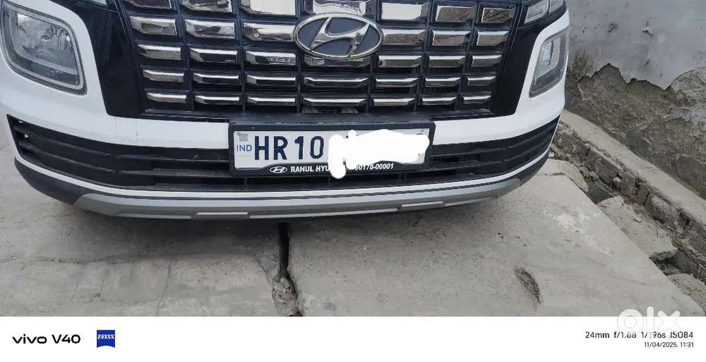 Hyundai Venue 2024(october) Diesel 5400 Km Drive