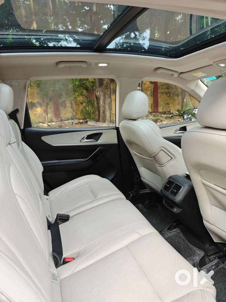 Mahindra Xuv700 2.0 Ax 7 Petrol At Str, 2024, Petrol