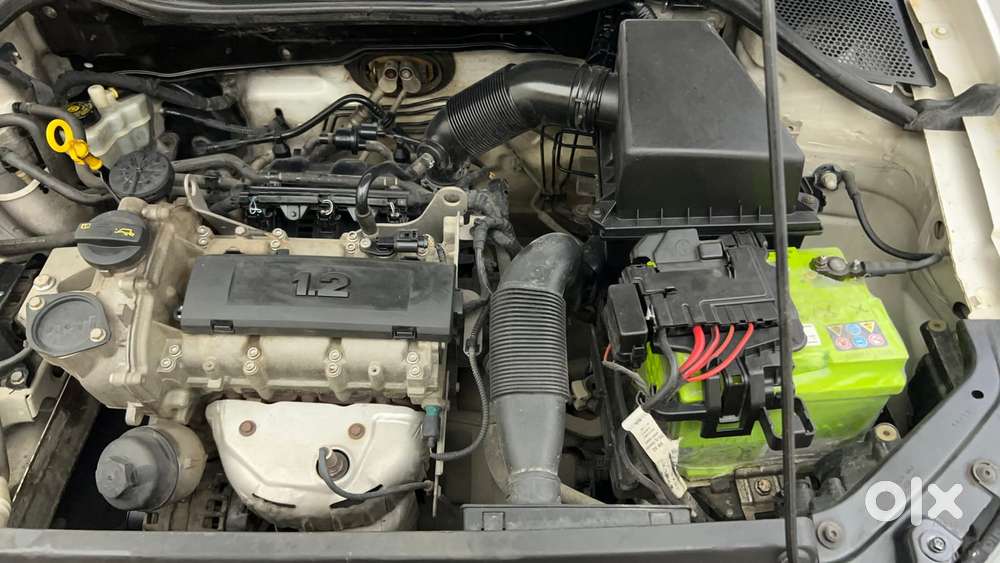 Volkswagen Polo Petrol Highline 1.2l, 2015, Petrol