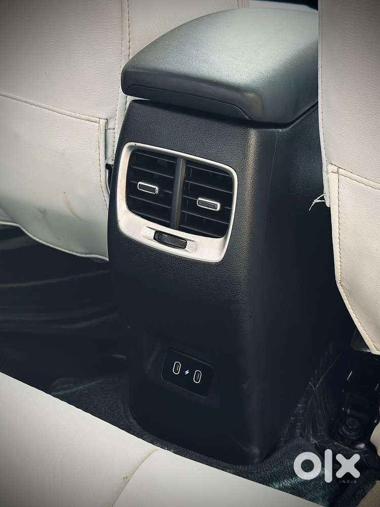 Hyundai Venue S (o) 1.2 Petrol Knight Edition, 2023, Petrol