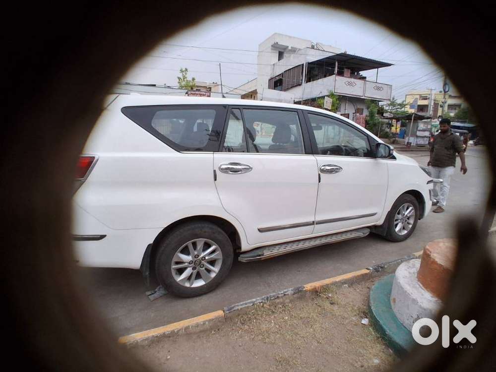 Toyota Innova Crysta 2.4 G Plus Mt 8 Str, 2017, Diesel