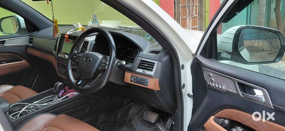 Mahindra Alturas G4 Petrol 2021