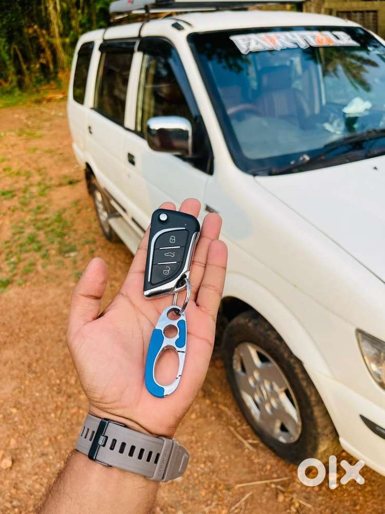 Chevorlet Tavera Neo 2 White