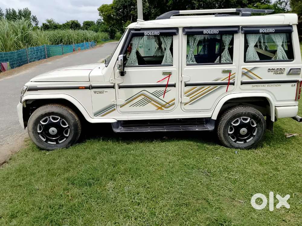 एक दम नई कंडीशन चारों टायर ओके बीमा प्रदूषण सब कुछ ओके